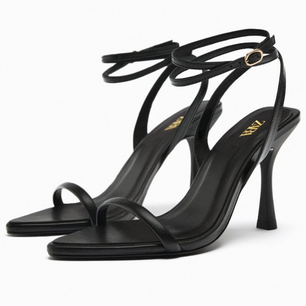 Zara NWT. Flat Strap Heeled Leather Sandals.